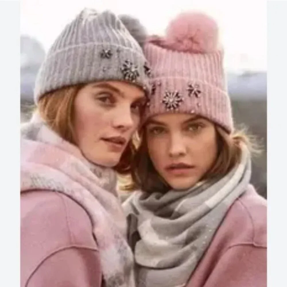 New Victoria's Secret Hat Snowflake Sparkle Pom Jewels Beanie Blush Pink NWT